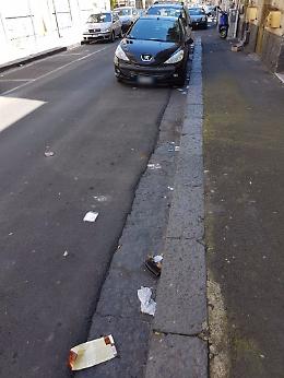 Catania, la differenziata è un disastro e gli spazzini non ripuliscono