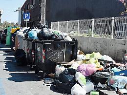 Rifiuti, rischio stangata sui cittadini. Catania chieder&agrave; una proroga