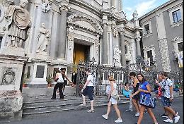 Turismo, otto italiani su dieci preferiscono il Bel Paese e in cima c'&egrave; la Sicilia