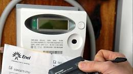 Doppio allaccio abusivo, arrestato sessantenne