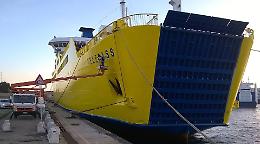 Nave Telepass urta il molo a Messina: ferito marinaio