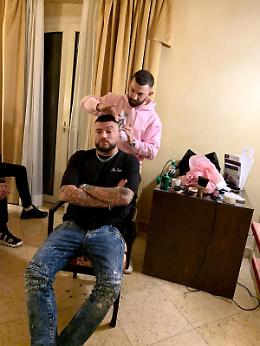 Pettine, forbici e Trap, Giovanni Arena, il barbiere cool di Guè &amp; Co.