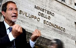 Musumeci all'attacco dei 5s: «Per ex Ilva servono ministri competenti, su Blutec sono stati incapaci»