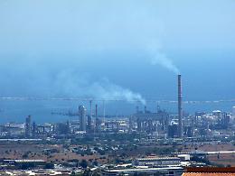 Colpo di scena alla raffineria Isab: il tribunale rimette in gioco Lukoil Italia. In bilico il contratto con Ammaturo