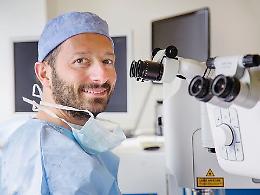 Speciale lente targata Catania restituisce la visione centrale ai malati di maculopatia