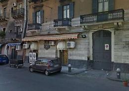 Catania, tavoli su marciapiede Ristoratore aggredisce poliziotti