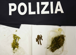 Ragusa: arrestati due spacciatori e segnalati due acquirenti