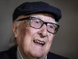 Il premio Danzuso a Camilleri: «Il teatro? una necessità contagiosa»