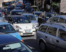 Palermo, scontro fra auto: traffico in tilt in via Libertà