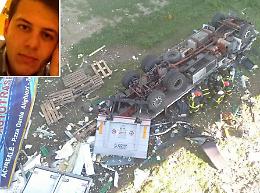 Tir gi&ugrave; da cavalcavia sulla A19 Conducente muore schiacciato
