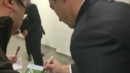 La gaffe di Buffon con il fan (forse) cinese: «Hai il Corona? C**zo sei di Wuhan?»