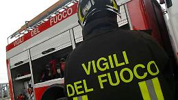 Incendio in un capannone ex Asi a Palermo