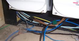 Ladri di luce e di acqua a Catania: arrestati un uomo e una donna