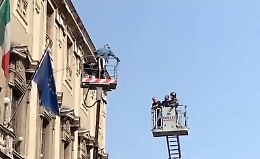 Catania: la sua azienda all'asta, lui minaccia il suicidio in municipio