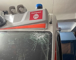 Ambulanza fuori strada sulla 189: autista ferito
