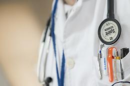 Medici di famiglia e pediatri contro Musumeci: «Ritardi nella vaccinazione non sono colpa nostra»