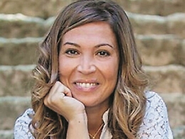 Maria Elisa Aloisi, la signora in giallo con una storia ambientata sull'Etna