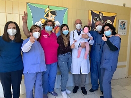 Caltagirone, bimba salvata da rara sindrome post-Covid: genitori donano targa all'ospedale