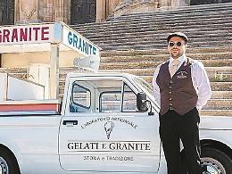 La mitica &laquo;127&raquo; di don Giuggino torna a vendere gelati a Modica con Leonardo Baglieri