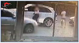 Lite fra cognati: tentano di uccidersi prima con le auto, poi a coltellate