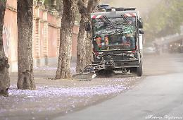Catania, la cenere dell'Etna complica la pulizia straordinaria per il G20