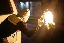 Lanciarono molotov contro coppia: condannati a 15 anni per tentato omicidio