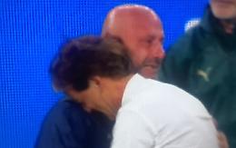 Quell'abbraccio tra Mancini e Vialli: &laquo;E' per tutti gli italiani&raquo;