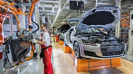 Audi si converte alle emissioni zero con eolico e solare