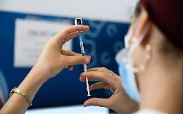 Vaccini, Speranza: &laquo;Si va verso la terza dose, prima anziani e fragili&raquo;