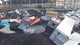 Giarre (CT): Piazzale Robben Baden-Powell ridotto a discarica