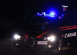 Furto con "spaccata" in gioielleria: ladri in azione con un bobcat