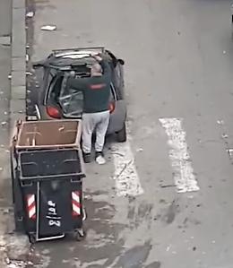 Lascia infissi in strada con felpa della Dusty. Azienda denuncia: «Non lavora per noi»