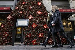 Super Green pass al lavoro e booster a 4 mesi: in arrivo la "stretta di Natale con la Sicilia che rischia il giallo