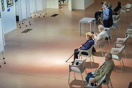 Vaccini, i fragili potranno fare la quarta dose: c'è il via libera dell'Aifa