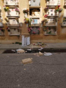 Profanate tre tombe del cimitero di Mazara del Vallo