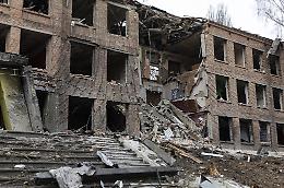 Russia-Ucraina, i colloqui, con Mosca che "non cede su niente", non fermano le bombe a Kiev