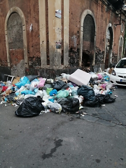 Catania: nessuno ritira i rifiuti ma la TARI arriva puntualmente