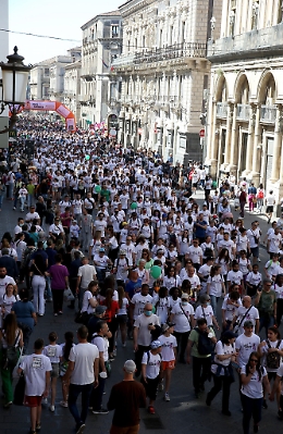 CorriCatania: la "marea" bianca invade la città per coniugare sport e solidarietà
