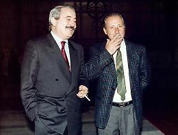 Giovanni Falcone, la sua eredità morale e gli italiani: per due terzi fu un eroe, per il 70% fu lasciato solo