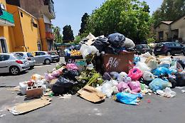 Collassa il sistema dei rifiuti in Sicilia: la Regione vaglia il trasporto fuori