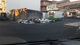 Catania: mercato settimanale di Picanello tra i rifiuti