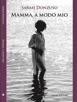 "Mamma, a modo mio": il libro di Sarah Danzuso che abbatte i pregiudizi sulla maternit&agrave;