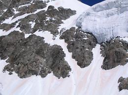 Svizzera: scioglimento ghiacciai, emergono ossa e relitto