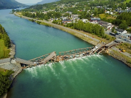 Norvegia: crolla ponte, due veicoli precipitati nel fiume