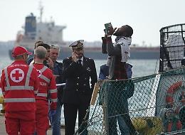 Tunisini espulsi tornano a Lampedusa: arrestati