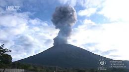 El Salvador, il risveglio del vulcano Chaparrastique