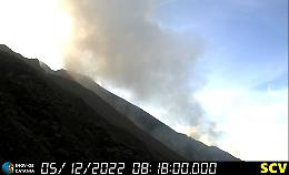 Stromboli, l'eruzione non si ferma e all'alba un'altra scossa di terremoto