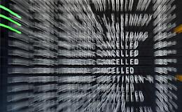 Clima:attivisti incollati a terra,chiusa pista scalo Monaco