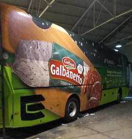 I bus solidali contro il caro-voli: 130 fuorisede tornano al Sud gratis per le vacanze