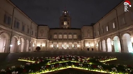 Gli auguri di Buon Natale del Quirinale, il video con il drone dentro il Palazzo